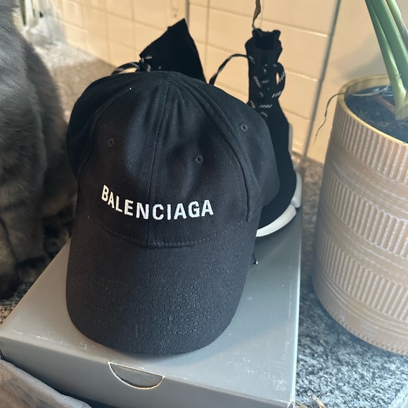 Balenciaga hat main image 4